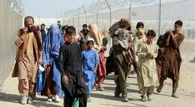 ازدحام اتباع افغانی در مرز برای خروج از کشور + فیلم