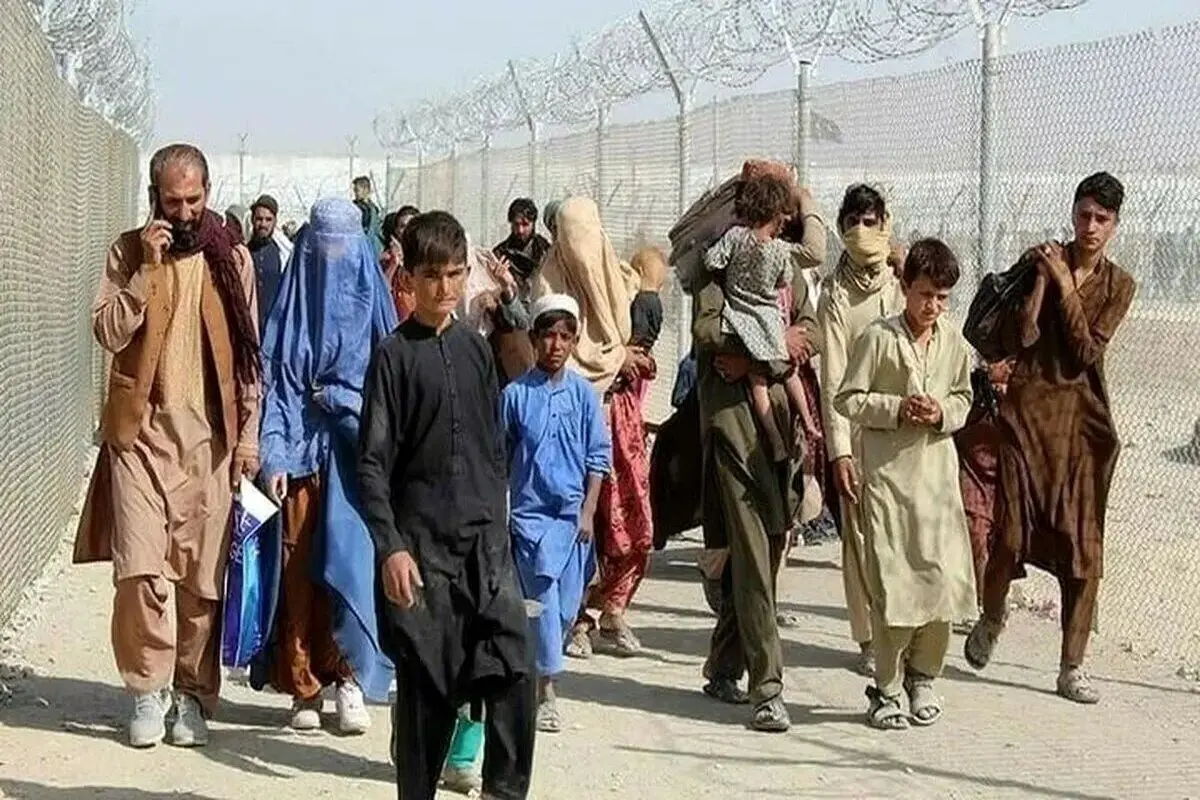 ازدحام اتباع افغانی در مرز برای خروج از کشور + فیلم