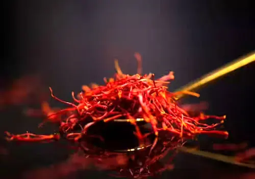 با زعفران، پوستت را به دوران طلایی برگردان!