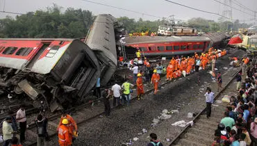 حادثه مرگبار در مسیر خروج قطار؛ 15 نفر جان باختند + فیلم
