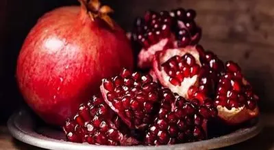 بررسی مزاج انار شیرین و ترش در طب سنتی