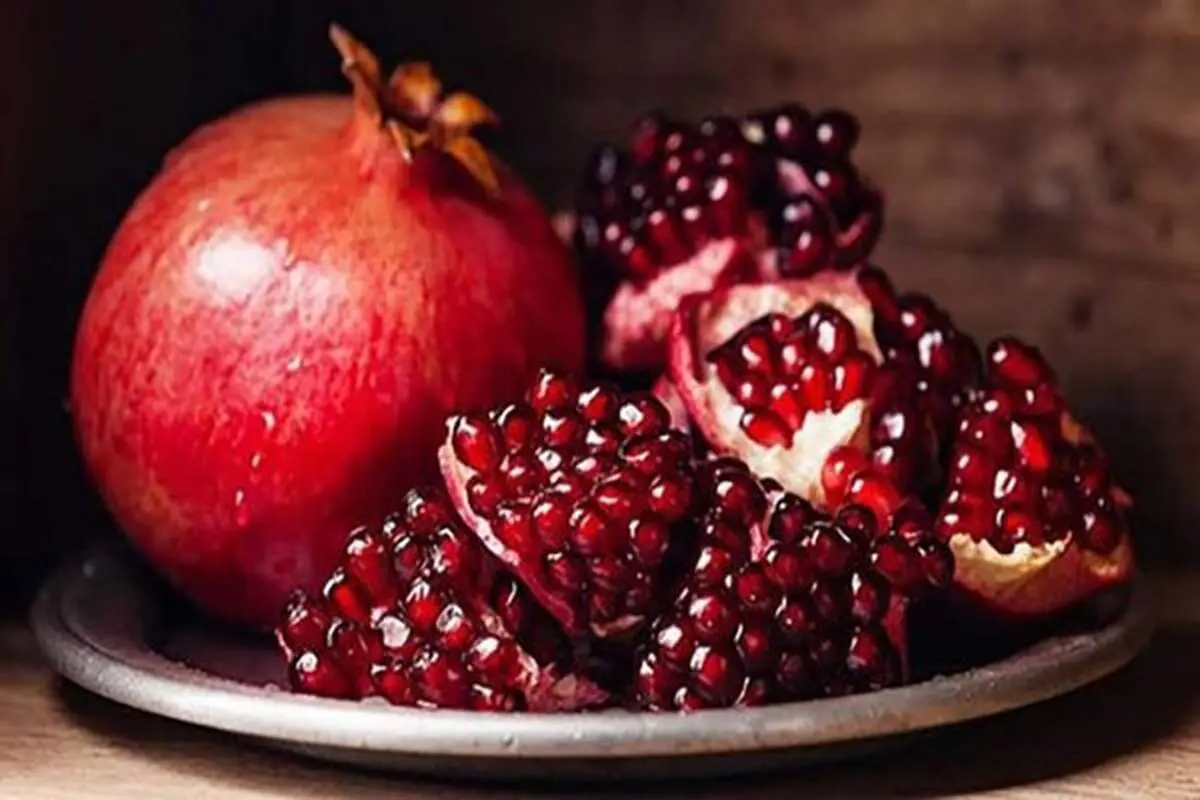 بررسی مزاج انار شیرین و ترش در طب سنتی