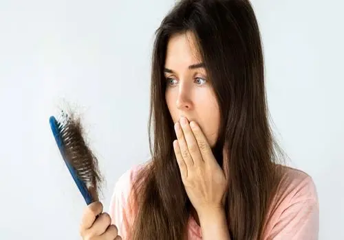 ۷ داروی گیاهی مؤثر برای مقابله با ریزش مو

