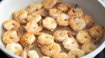شام امشب با من: طرز تهیه میگوی کره‌ای؛ غذایی سریع، خوشمزه و پرطرفدار