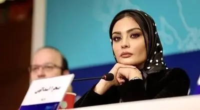 استایل کژوال و پاییزی صحرا اسدالهی در پردیس باغ کتاب + تصاویر