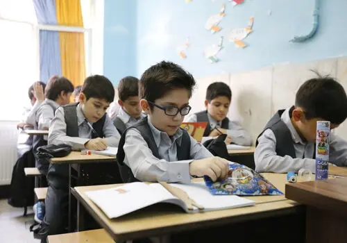 آموزش و پرورش هشدار داد: نمرات آزمون‌های نهایی دانش‌آموزان بین ۸ تا ۱۰ است