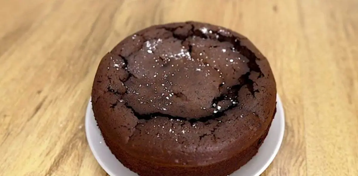 طرز تهیه خوشمزه ترین کیک شکلاتی خیس با دستوری سریع و ساده + فیلم/ نحوه پخت کیک شکلاتی با پف زیاد