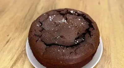 طرز تهیه خوشمزه ترین کیک شکلاتی خیس با دستوری سریع و ساده + فیلم/ نحوه پخت کیک شکلاتی با پف زیاد 