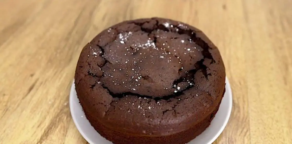 طرز تهیه خوشمزه ترین کیک شکلاتی خیس با دستوری سریع و ساده + فیلم/ نحوه پخت کیک شکلاتی با پف زیاد 