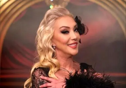 خواننده مشهور به دستان دخترش به قتل رسید + تصاویر