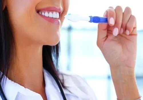خطرات باورنکردنی مسواک نزدن