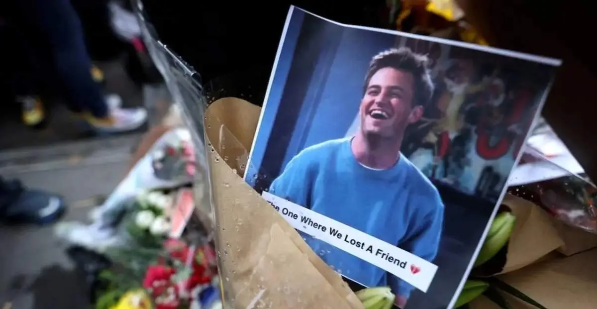 حکم قاتل بازیگر مشهور سریال «فرندز» صادر شد | ملکه مواد نقره داغ شد