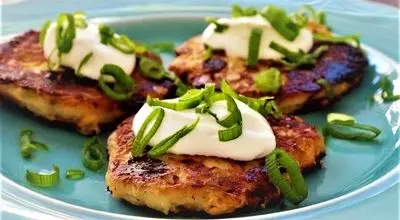 طرز تهیه کوکو مرغ و پیازچه؛ یک افطاری ساده اما خلاقانه