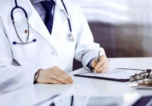 ۳۰ هزار پزشک کار پزشکی نمی‌کنند/ استاد هیات علمی فقط ۳۰ میلیون درآمد دارد/ شیرخشک تولید می‌شود اما در داروخانه نیست، چرا؟
