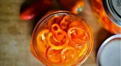 طرز تهیه ترشی فلفل دلمه‌ای در منزل
