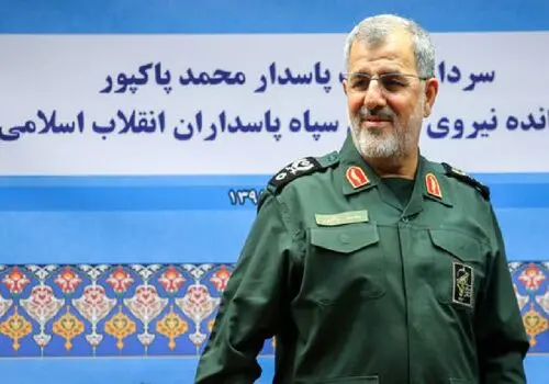 لحظاتی از حضور شهید پاکپور در حال جابجایی پیکر شهدا + فیلم