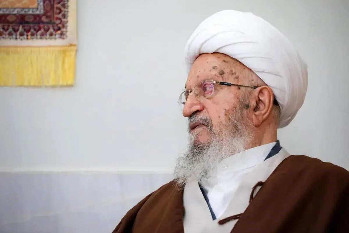 واکنش آیتالله مکارم به ارسال پیامک بی حجابی