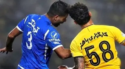 آبی‌ها با پوستر ویژه به استقبال سپاهان رفتند + عکس