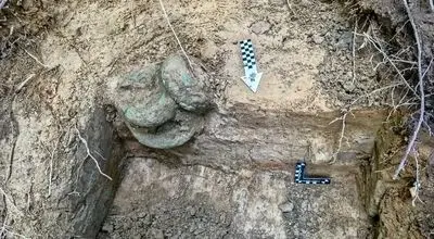 پیدا شدن جواهرات ۲۸۰۰ ساله توسط جویندگان آماتور + عکس