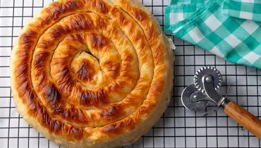 شام امشب با من: رازهای طلایی برای تهیه بورک ترد و خوش‌رنگ خانگی!