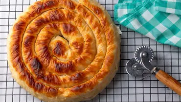 شام امشب با من: رازهای طلایی برای تهیه بورک ترد و خوش‌رنگ خانگی!