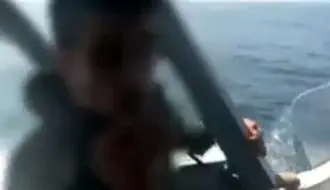 افسر ایرانی به ناو آمریکایی: باید فارسی صحبت کنی!