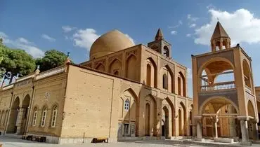 حرکت عجیب مردم اصفهان مقابل کلیسا وانک در شب کریسمس+فیلم