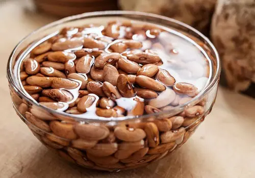 بهترین روش خیساندن حبوبات؛ آب سرد یا گرم؟

