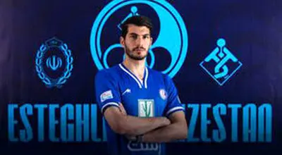 لحظات عاشقانه گلر استقلال خوزستان و همسرش در استادیوم/ویدیو 