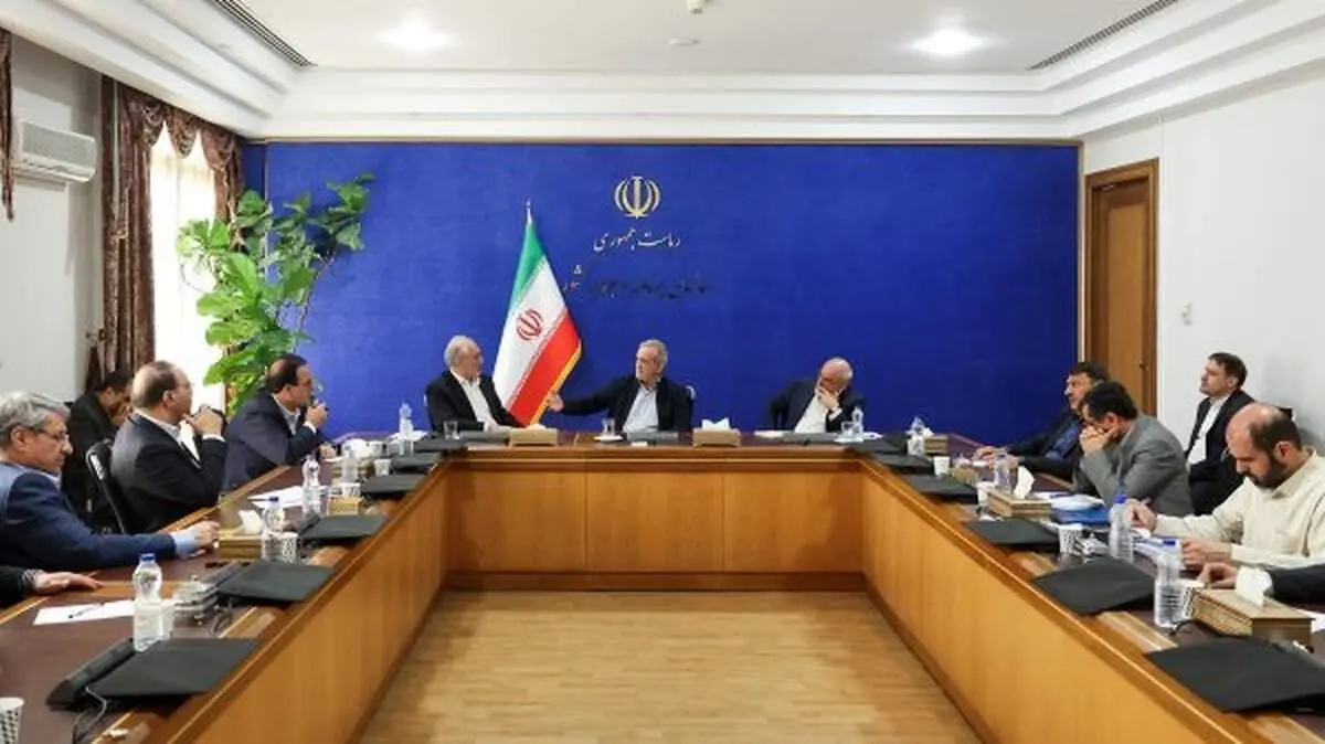 پزشکیان: از ظرفیت نخبگان و دانشگاهیان در تدوین برنامههای توسعه استفاده شود