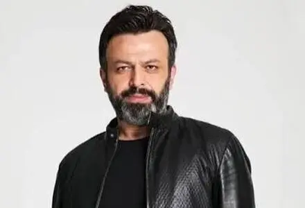 راز مرموز یک جنازه؛جسد آقای بازیگر روی صندلی منزلش پیدا شد!