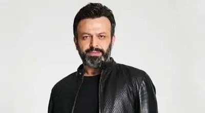 راز مرموز یک جنازه؛جسد آقای بازیگر روی صندلی منزلش پیدا شد!