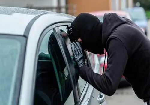 فرار با اسکوتر پس از سرقت از موزه لوور در هفت دقیقه؛ «مثل یک فیلم هالیوودی بود»