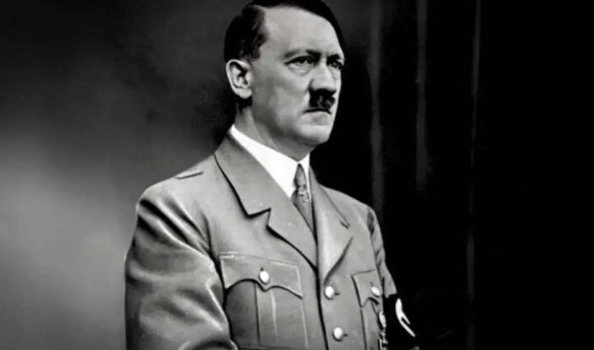 «هیتلر» در کنار معشوقه اش «اوا براون» در برچزگادن؛ سال 1308