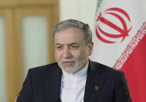 عراقچی: تنگه هرمز اکنون از تجاوز آمریکا و محاصره‌ای که بر آن تحمیل کرده، آسیب می‌بیند/ دریادار سیاری: آمریکا در جنگ با ایران شکست خواهد خورد/ توقیف یک کشتی دیگر توسط ایران؟