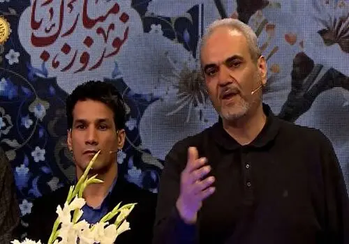 تصویر پربازدید از جواد خیابانی  در حال تدریس در دانشگاه