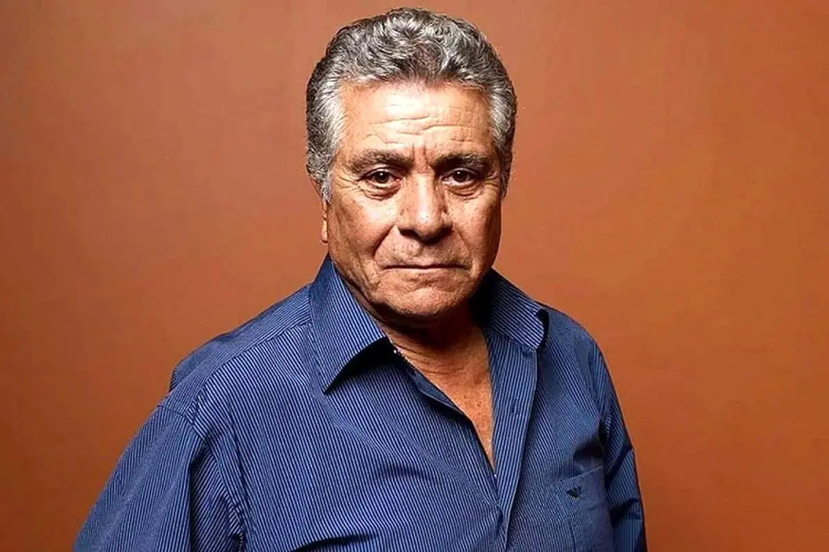 تصویر دیده نشده از  قدیمی بهروز وثوقی در کنار مادرش در روز اول مدرسه + عکس

