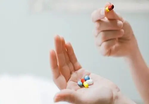 از علائم کمبود این ویتامین حالت تهوع است
