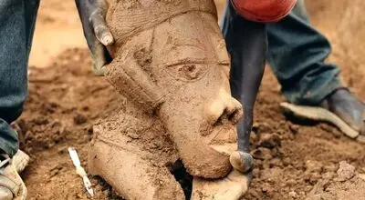 کشف اتفاقی مجسمه‌های ۲۵۰۰ ساله در معدن؛ راز تازه‌ای از تاریخ آفریقا فاش شد + عکس