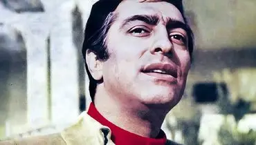 عکس دیده‌نشده فردین در حال دریافت نشان لیاقت از محمدرضا پهلوی