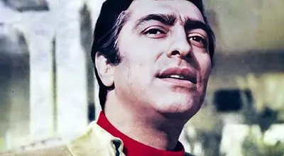 عکس دیده‌نشده فردین در حال دریافت نشان لیاقت از محمدرضا پهلوی