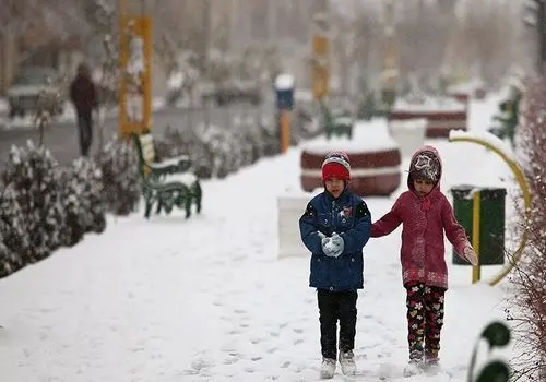 بارش سنگین برف بزرگراه تبریز- اهر را مسدود کرد + فیلم