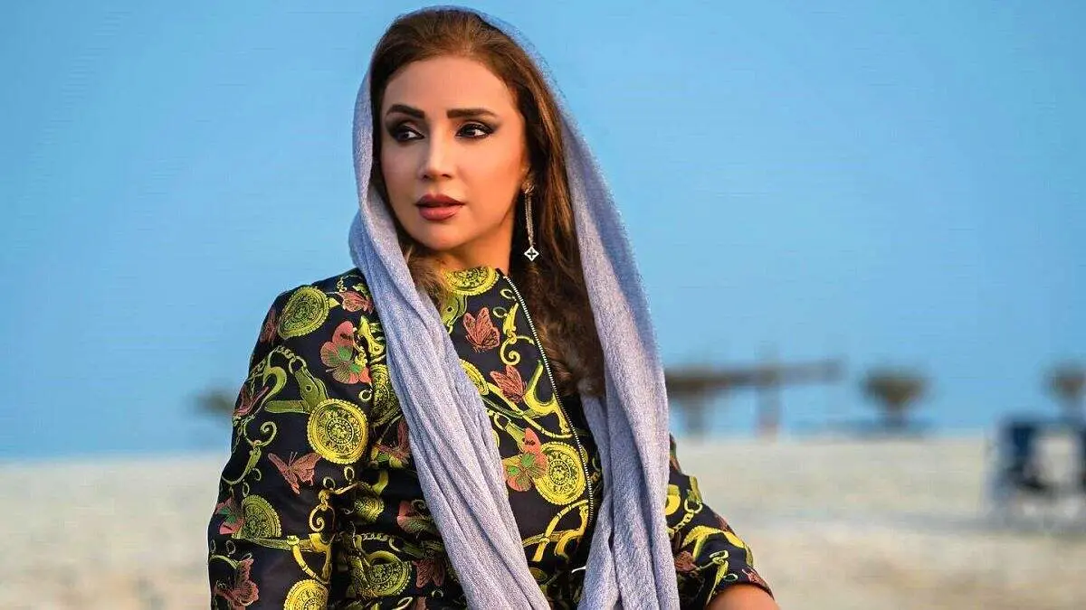 تصاویری از پوشش سنتی و زیبای شبنم قلی خانی در جزیره هرمز