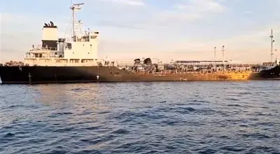 انتشار فیلم توقیف یک کشتی قاچاق سوخت توسط سپاه  +فیلم