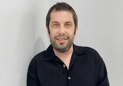 عکس جدید عاشقانه عباس جمشیدی در کنار همسر زیبایش