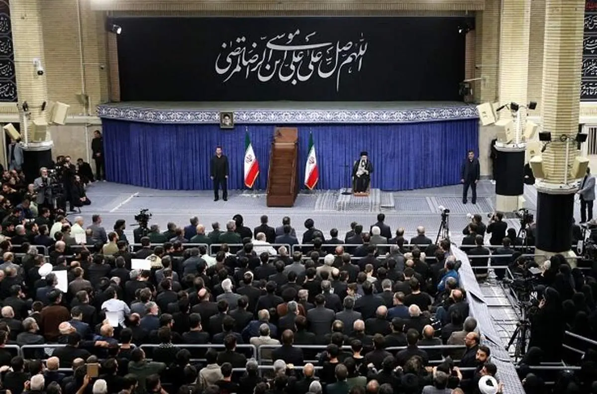 رهبر انقلاب: باید از خدمتگزاران کشور بویژه رئیس جمهور پرکار و پرتلاش حمایت شود

