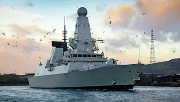 لحظه هولناک تصادف ۲ کشتی جنگی انگلیسی در بحرین!+ فیلم