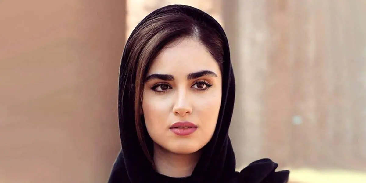 هانیه غلامی و مادر فوق جوانش روی جلد یک مجله