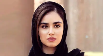 هانیه غلامی و مادر فوق جوانش روی جلد یک مجله