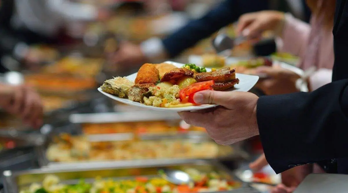 شام خوردن بعد از ساعت ۹ شب چاق‌کننده نیست
